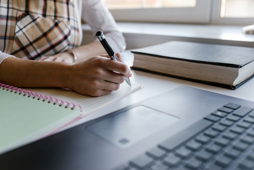 מעוניינים לעבוד בתחום כתיבת תוכן? כך תעשו את זה שלב אחר שלב
