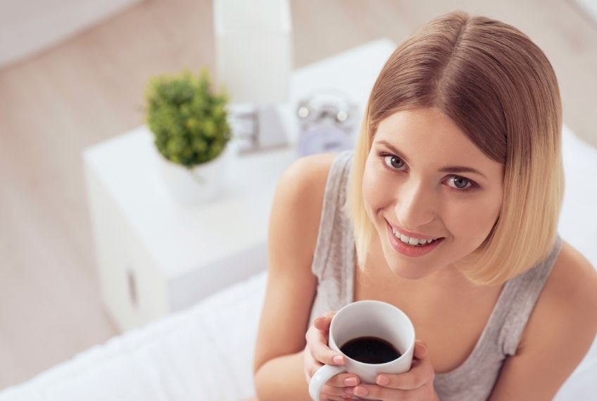 מה כדאי לשתות בבוקר במקום הקפה? הטרדנים האחרונים בעולם הבריאות