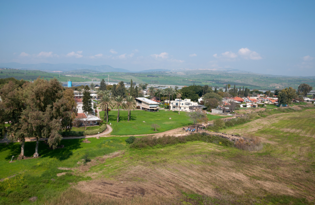 לגור בקיבוץ