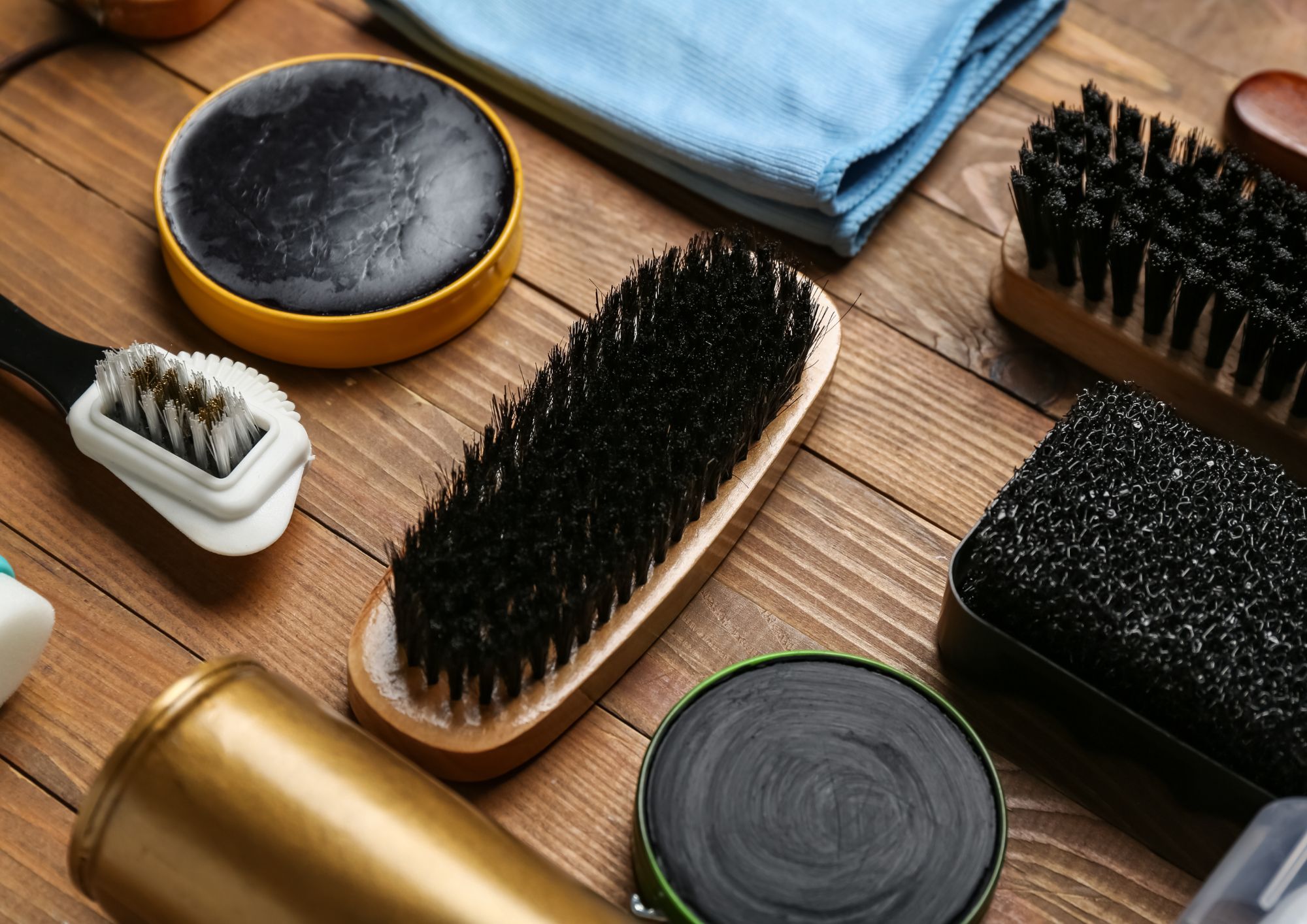 איך מנקים נעליים